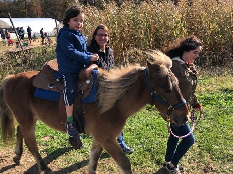 clay and tannwen pony ride-min